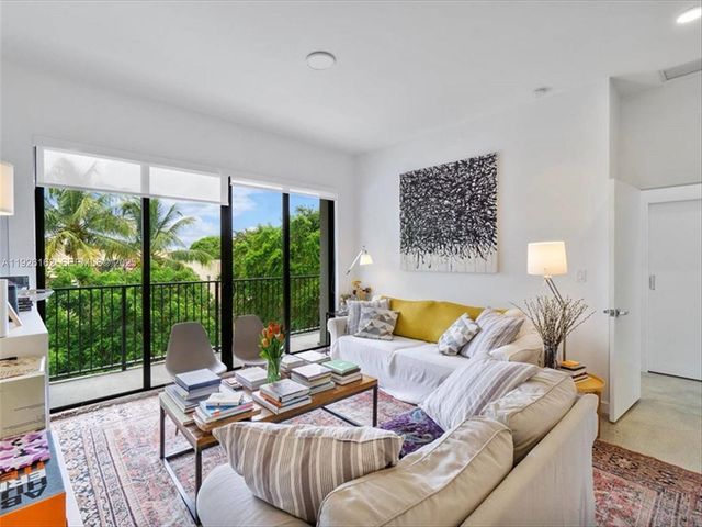 1053 NW 29th St, Miami, FL 33127