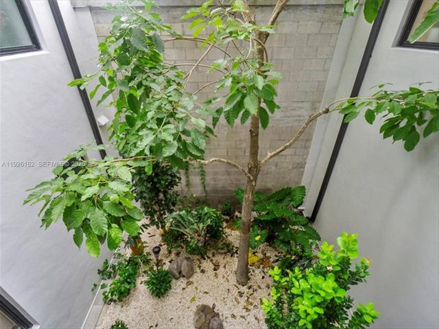 1053 NW 29th St, Miami, FL 33127