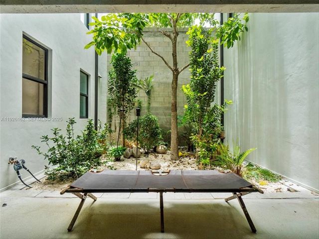 1053 NW 29th St, Miami, FL 33127