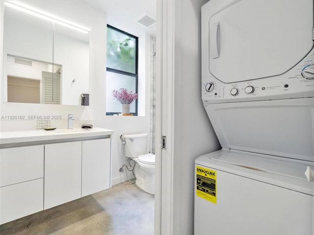 1053 NW 29th St, Miami, FL 33127