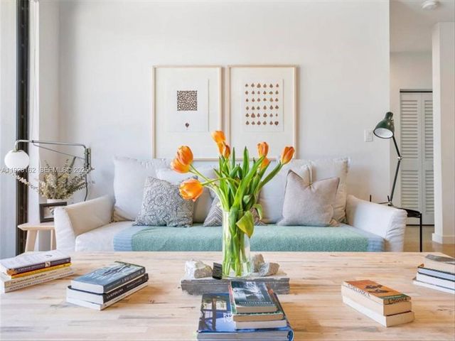 1053 NW 29th St, Miami, FL 33127