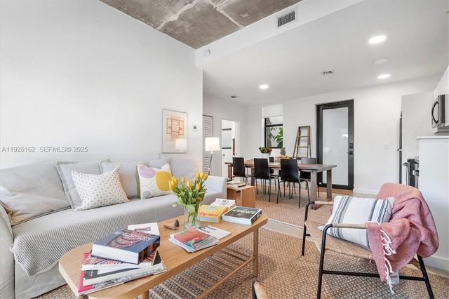 1053 NW 29th St, Miami, FL 33127