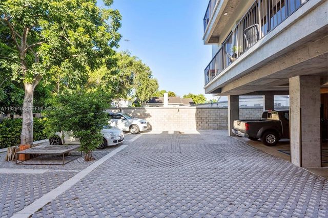 1053 NW 29th St, Miami, FL 33127