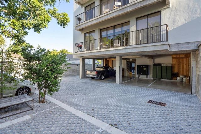 1053 NW 29th St, Miami, FL 33127