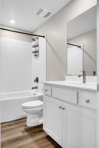 2213 Comstock Ln, Lincoln, CA 95648
