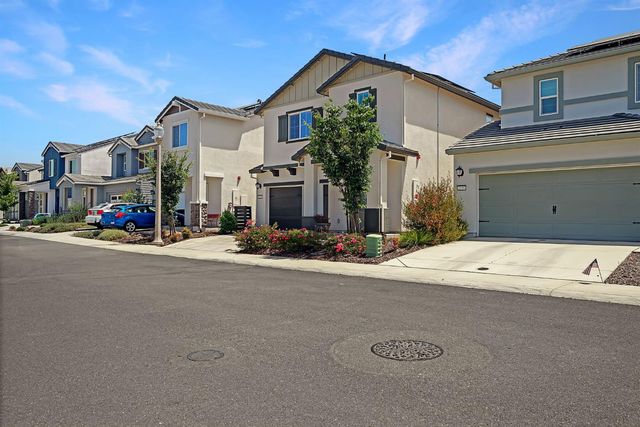 2213 Comstock Ln, Lincoln, CA 95648
