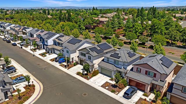 2213 Comstock Ln, Lincoln, CA 95648