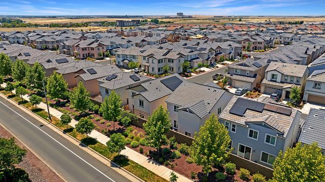 2213 Comstock Ln, Lincoln, CA 95648