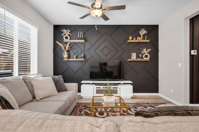 2213 Comstock Ln, Lincoln, CA 95648