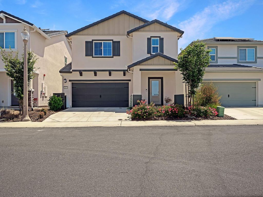 2213 Comstock Ln, Lincoln, CA 95648