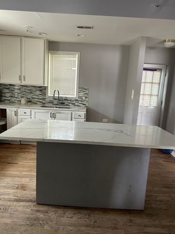 10724 S Pulaski Road, Oak Lawn, IL 60453