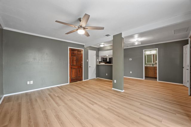 6910 Hart LN 211, Austin, TX 78731