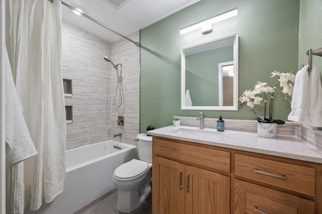 6910 Hart LN 211, Austin, TX 78731