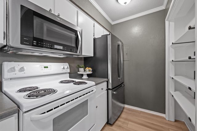 6910 Hart LN 211, Austin, TX 78731