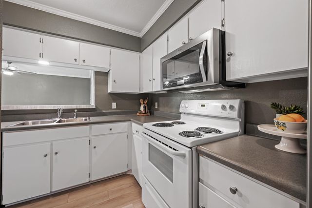6910 Hart LN 211, Austin, TX 78731