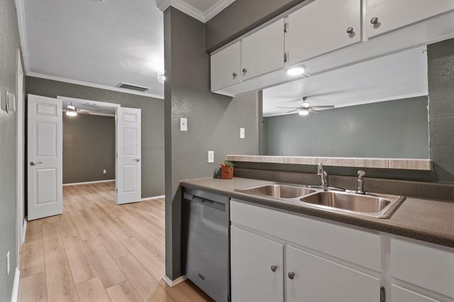 6910 Hart LN 211, Austin, TX 78731