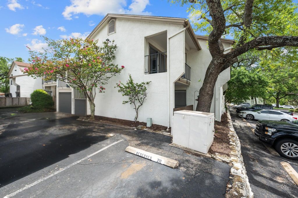 6910 Hart LN 211, Austin, TX 78731