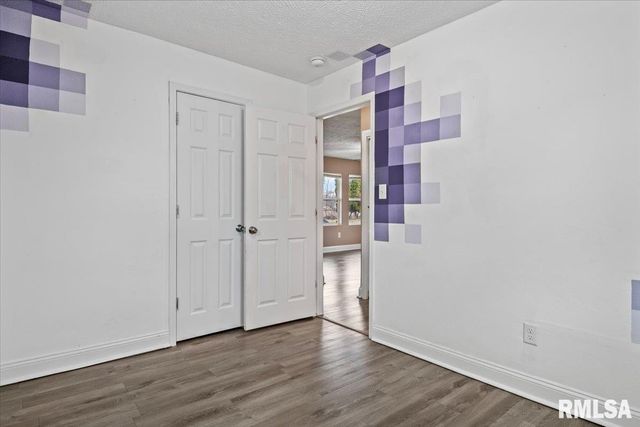 1050 N 19TH Street, Springfield, IL 62702