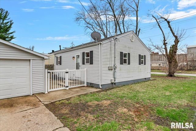 1050 N 19TH Street, Springfield, IL 62702