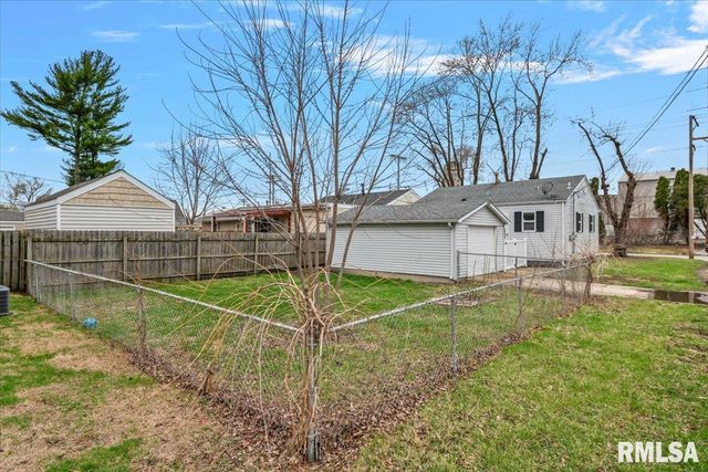 1050 N 19TH Street, Springfield, IL 62702