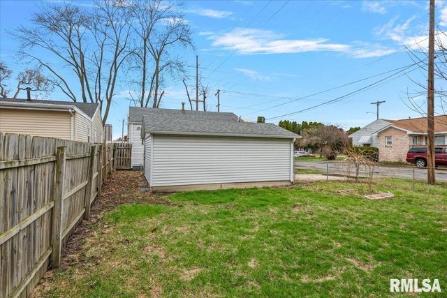 1050 N 19TH Street, Springfield, IL 62702