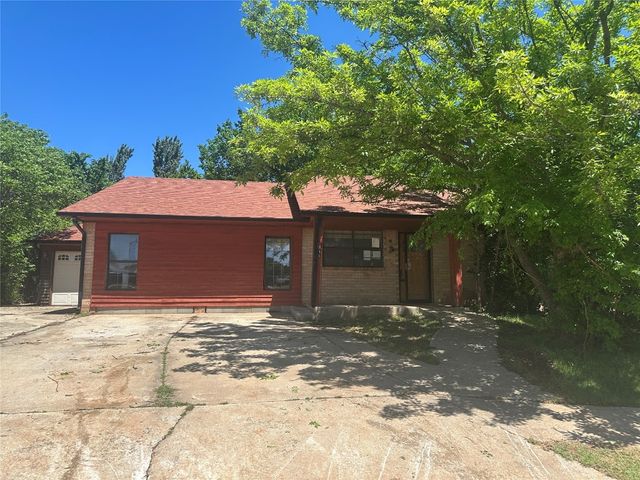 816 N Ramblin Oaks Drive, Moore, OK 73160