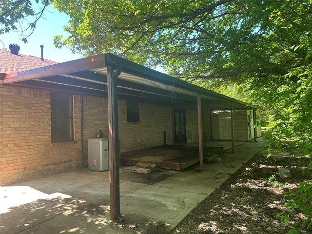 816 N Ramblin Oaks Drive, Moore, OK 73160