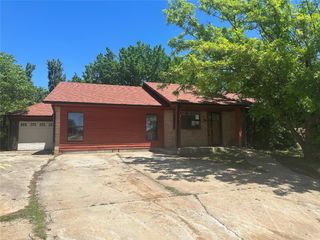 816 N Ramblin Oaks Drive, Moore, OK 73160