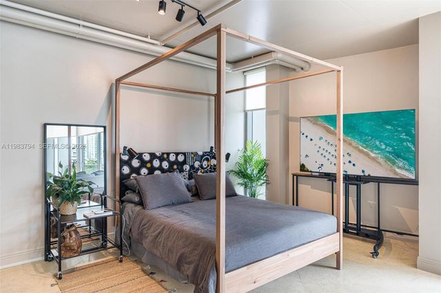 690 SW 1st Ct 501, Miami, FL 33130