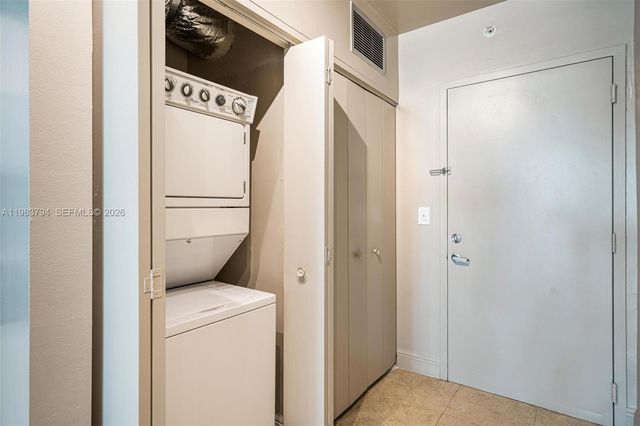 690 SW 1st Ct 501, Miami, FL 33130