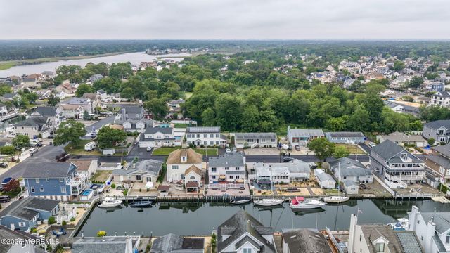 9 Cross Trees Road, Brick, NJ 08723