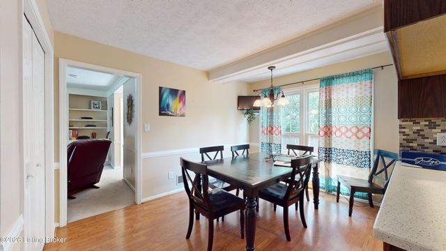 12108 Greenvalley Dr, Douglass Hills, KY 40243