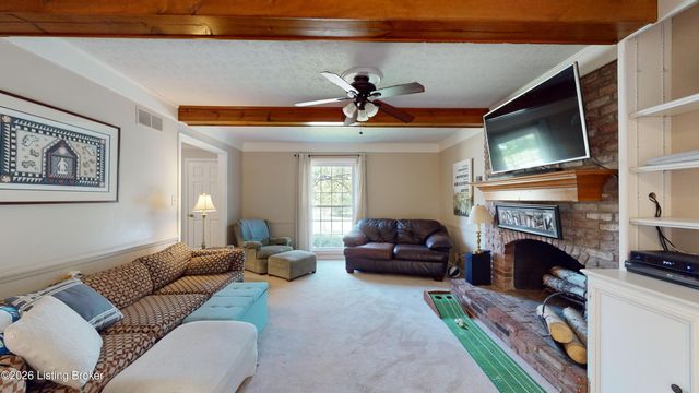 12108 Greenvalley Dr, Douglass Hills, KY 40243