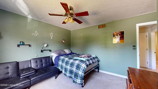 12108 Greenvalley Dr, Douglass Hills, KY 40243