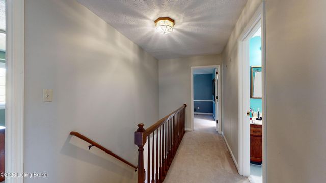 12108 Greenvalley Dr, Douglass Hills, KY 40243