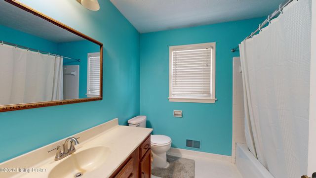 12108 Greenvalley Dr, Douglass Hills, KY 40243