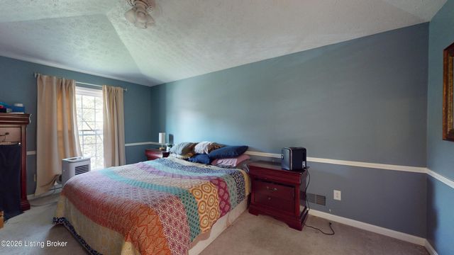 12108 Greenvalley Dr, Douglass Hills, KY 40243