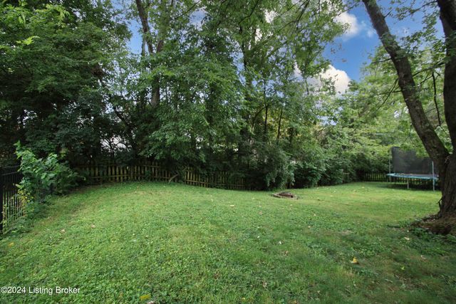 12108 Greenvalley Dr, Douglass Hills, KY 40243