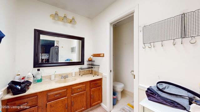 12108 Greenvalley Dr, Douglass Hills, KY 40243