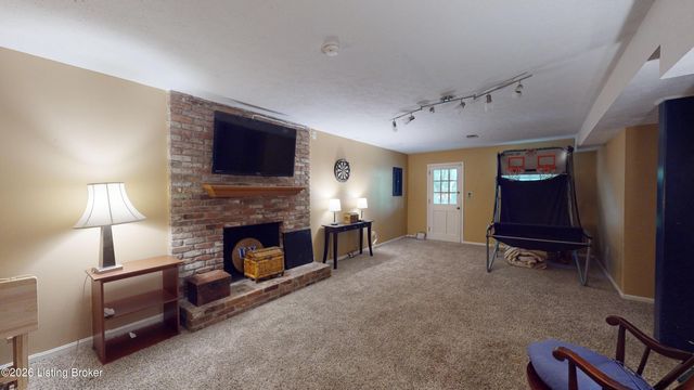 12108 Greenvalley Dr, Douglass Hills, KY 40243