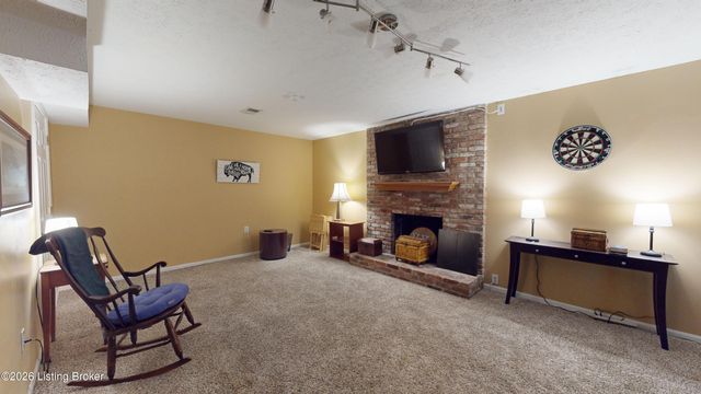 12108 Greenvalley Dr, Douglass Hills, KY 40243