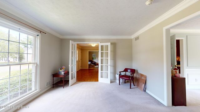 12108 Greenvalley Dr, Douglass Hills, KY 40243