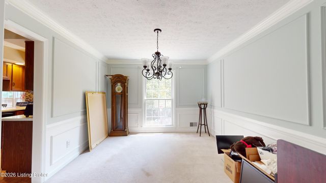 12108 Greenvalley Dr, Douglass Hills, KY 40243