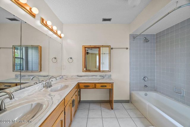 251 CUE LAKE Drive, Hawthorne, FL 32640