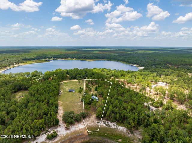 251 CUE LAKE Drive, Hawthorne, FL 32640