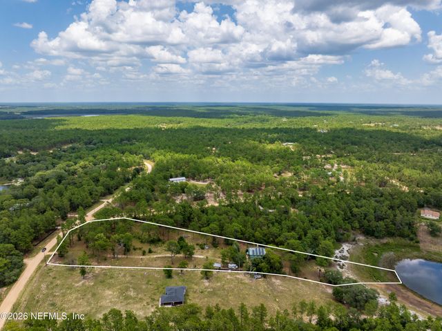 251 CUE LAKE Drive, Hawthorne, FL 32640