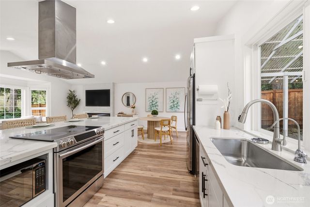 17202 NE 134th Place, Redmond, WA 98052