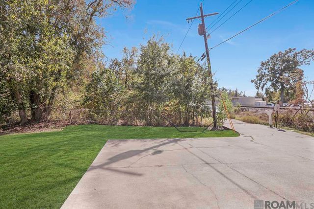 1036 N Sears Ave, Gonzales, LA 70737