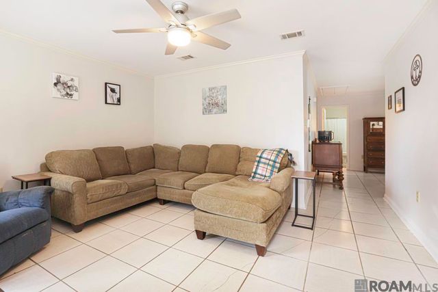 1036 N Sears Ave, Gonzales, LA 70737