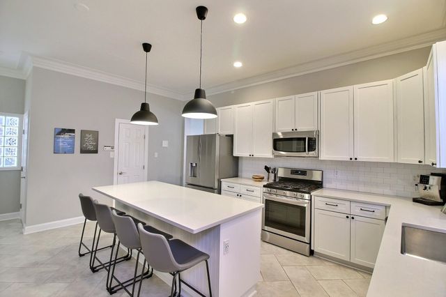 997 RIVER CURRENTS DR, Memphis, TN 38103